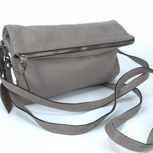 만다리나덕 가죽 클러치백