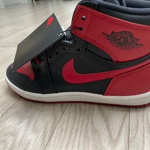 나이키 에어조던 1 레트로 하이 브레드 265