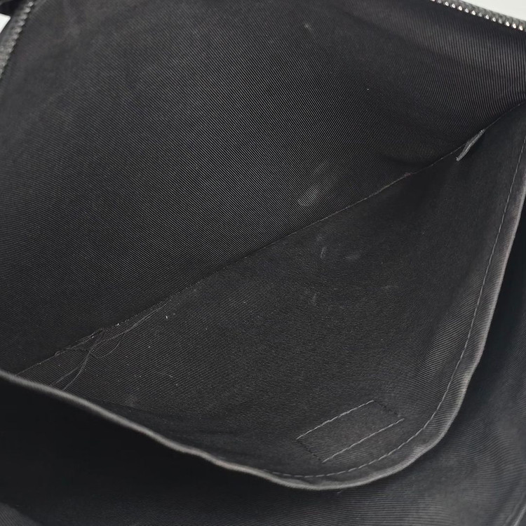 루이비통 모노그램 쉐도우 디스커버리 포쉐트 클러치백--8