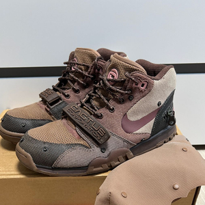 [250] 나이키 X 트래비스 스캇 에어트레이너 이미지