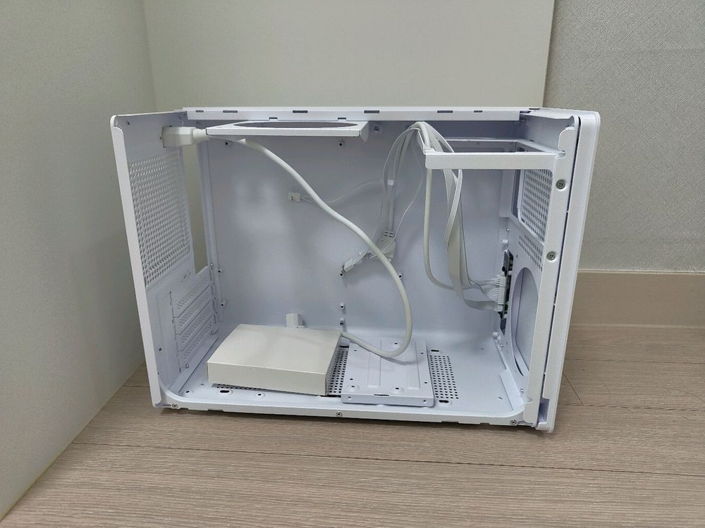 파워트레인 P60 메쉬 화이트 판매합니다. 컴퓨터 미니케이스--2