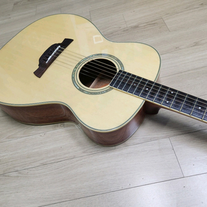 크래프터 OM바디 통기타 판매 합니다.