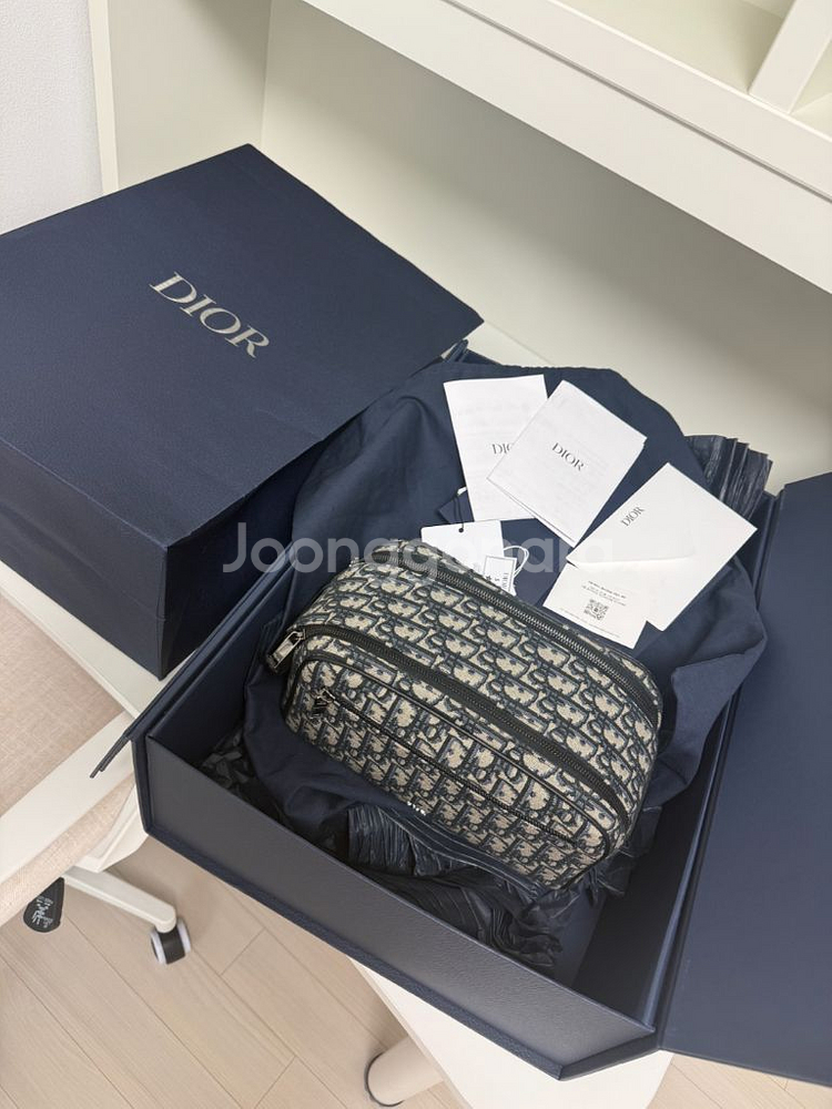 (새상품급)디올 토일레트리 돕키트 팝니다--0