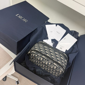 (새상품급)디올 토일레트리 돕키트 팝니다