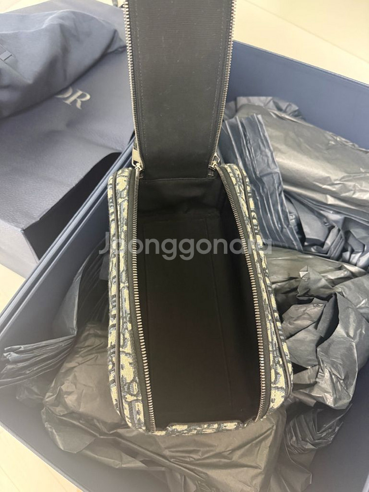 (새상품급)디올 토일레트리 돕키트 팝니다--6