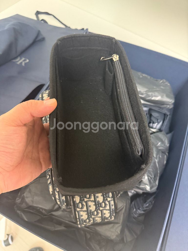 (새상품급)디올 토일레트리 돕키트 팝니다--8