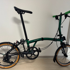 브롬톤 P라인 에메랄드 라커 판매합니다