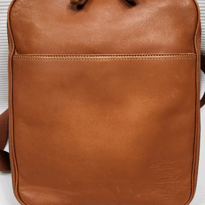 몽삭 소가죽 스퀘어 백팩