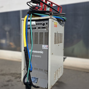파나소닉 YD-600RF2 600A CO2 / MAG 용접기 판매합니다.