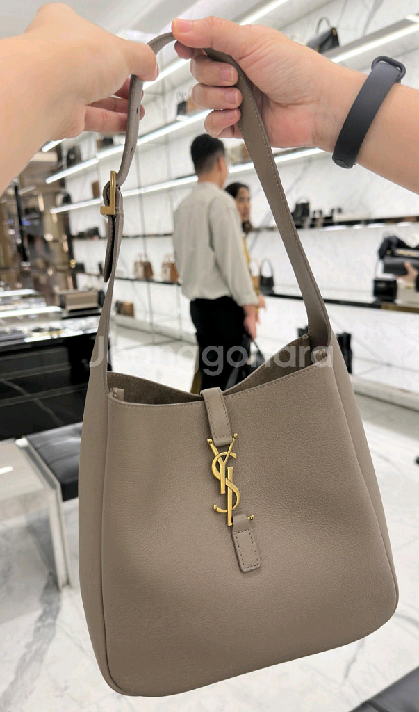 생로랑 LE5A7 스몰 더스티그레이--3