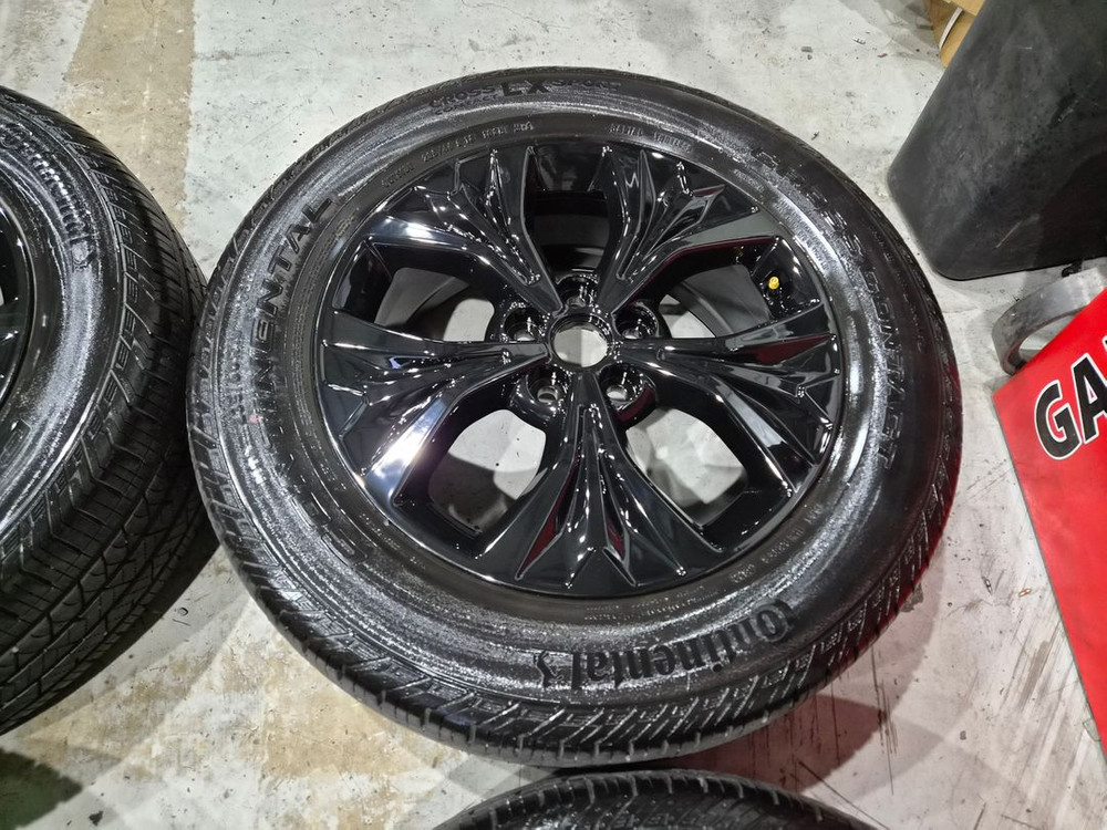 카니발ka4 18인치 순정 블랙 휠타이어 판매합니다--2