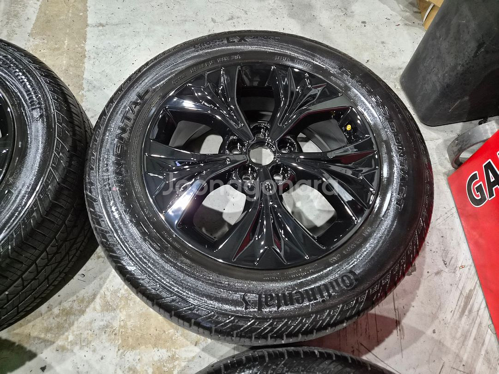 카니발ka4 18인치 순정 블랙 휠타이어 판매합니다--2