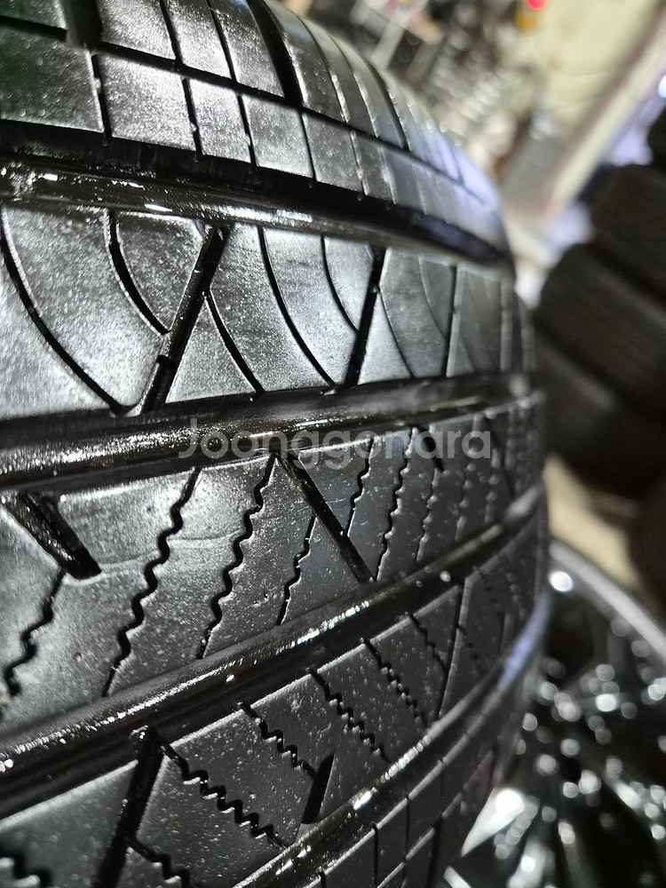 카니발ka4 18인치 순정 블랙 휠타이어 판매합니다--6