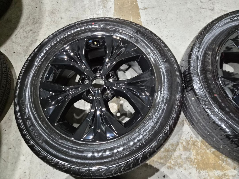 카니발ka4 18인치 순정 블랙 휠타이어 판매합니다--3