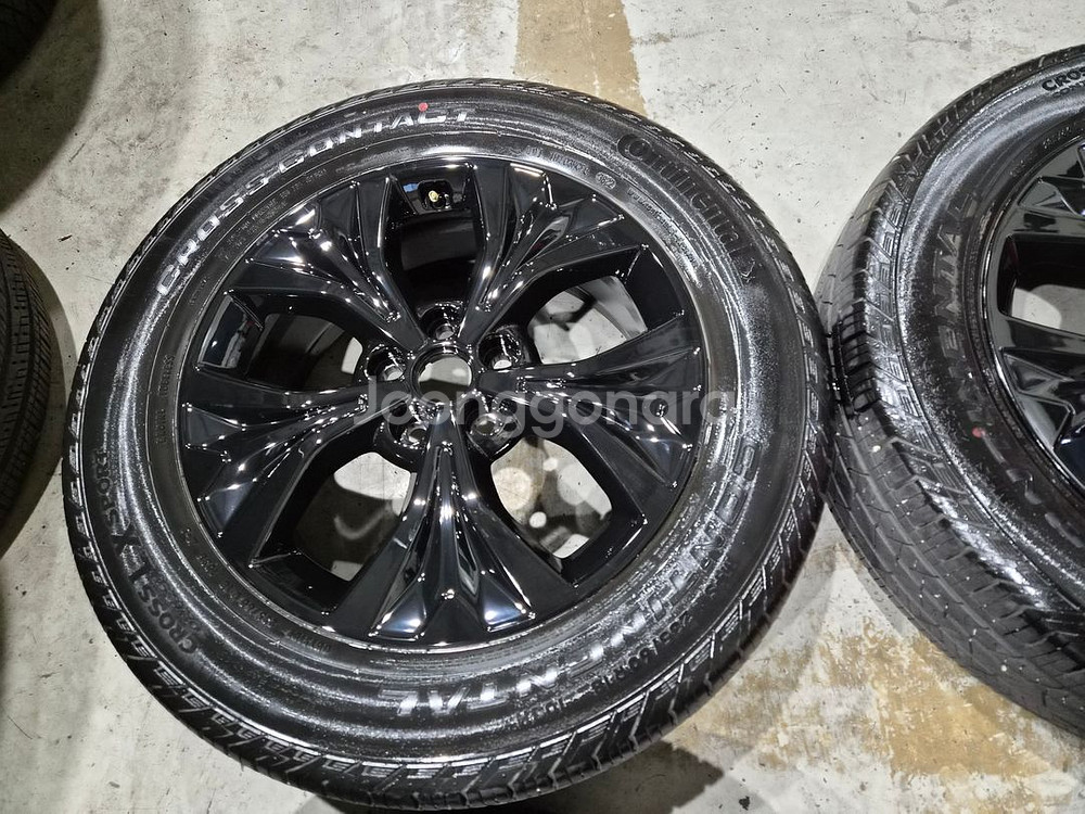 카니발ka4 18인치 순정 블랙 휠타이어 판매합니다--3