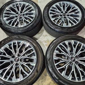 더뉴K9 18인치 순정 휠타이어 판매합니다