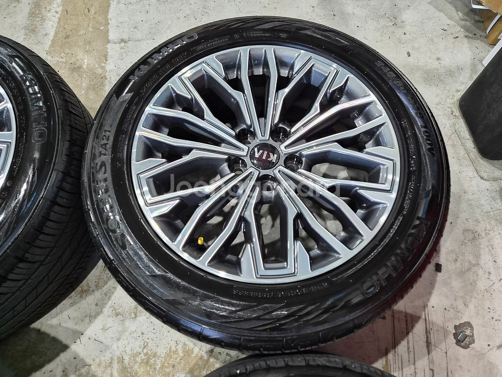 더뉴K9 18인치 순정 휠타이어 판매합니다--2