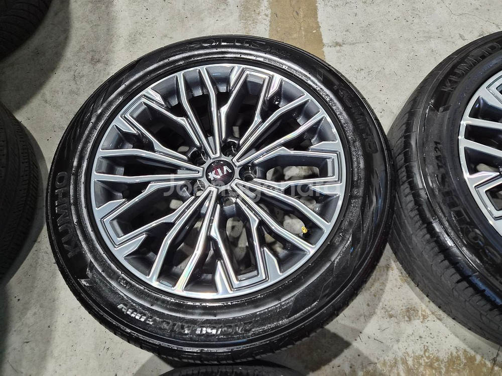 더뉴K9 18인치 순정 휠타이어 판매합니다--3