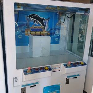 자이언트2인용 새거같은 인형뽑기기계팝니다