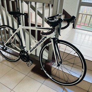 A급컨디션. 메디슨 제로컨셉. 입문용 로드자전거.