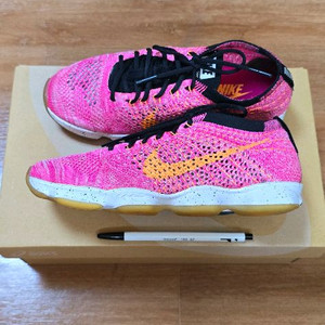 여.230 +) 나이키 여성 운동화,나이키 여성 러닝화 / 헬스 다이어트 조깅