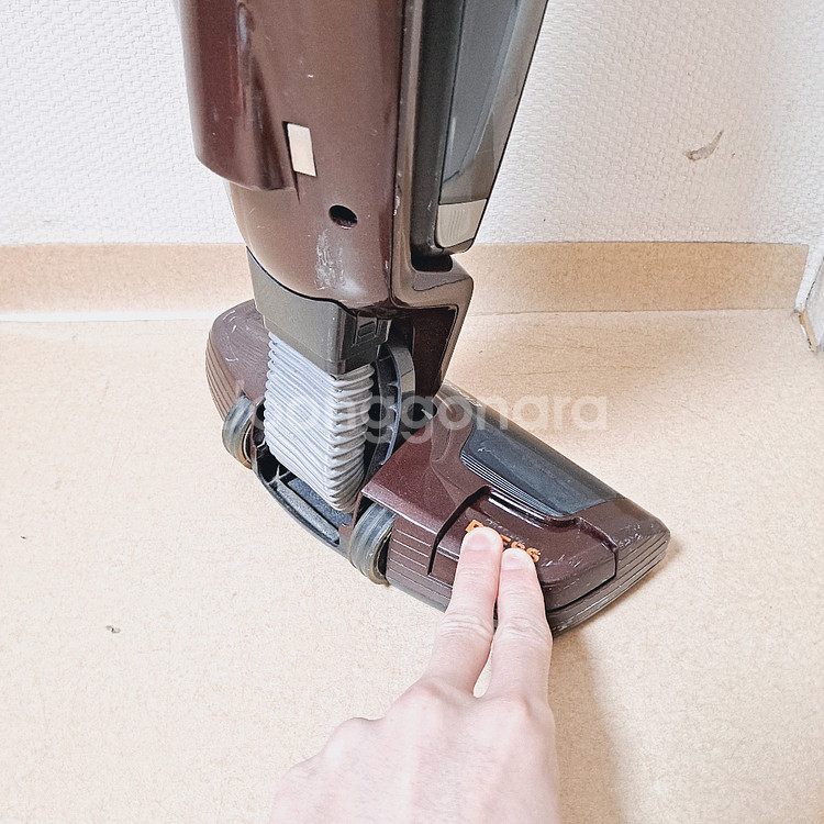 정상작동 일렉트로룩스 무선청소기 배터리빵빵함 브라운 2in1 스틱+핸디형--5