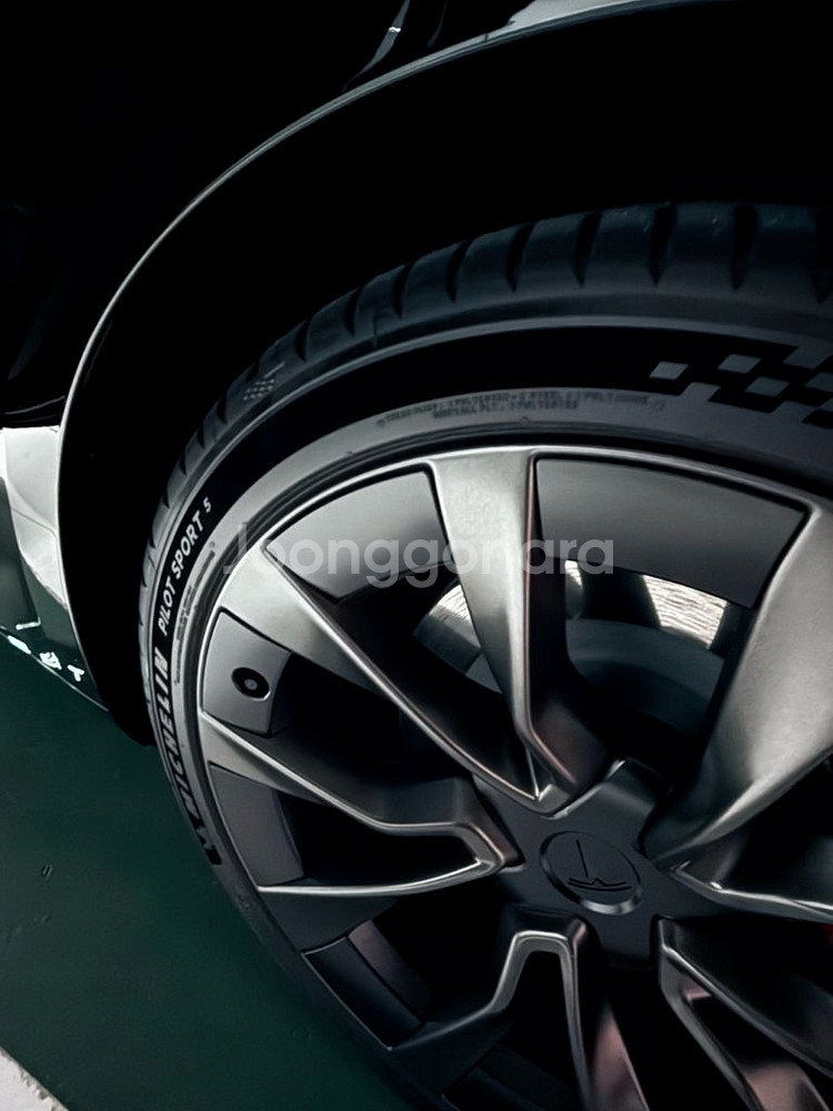 미쉐린 타이어 파일럿스포츠5 245 40 19 팝니다. 4짝 테슬라 모델3 y--0