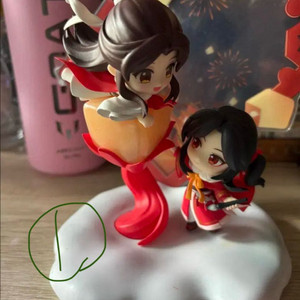 천관사복 피규어들