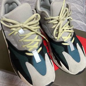 아디다스 이지 부스터 700 웨이브러너 275