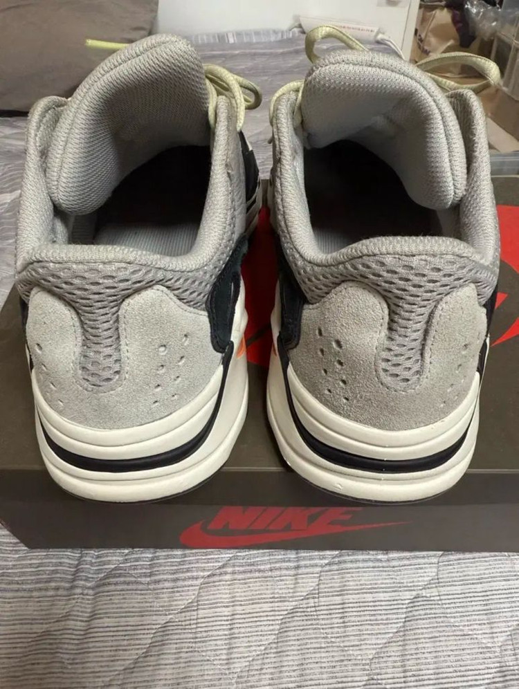 아디다스 이지 부스터 700 웨이브러너 275 이미지