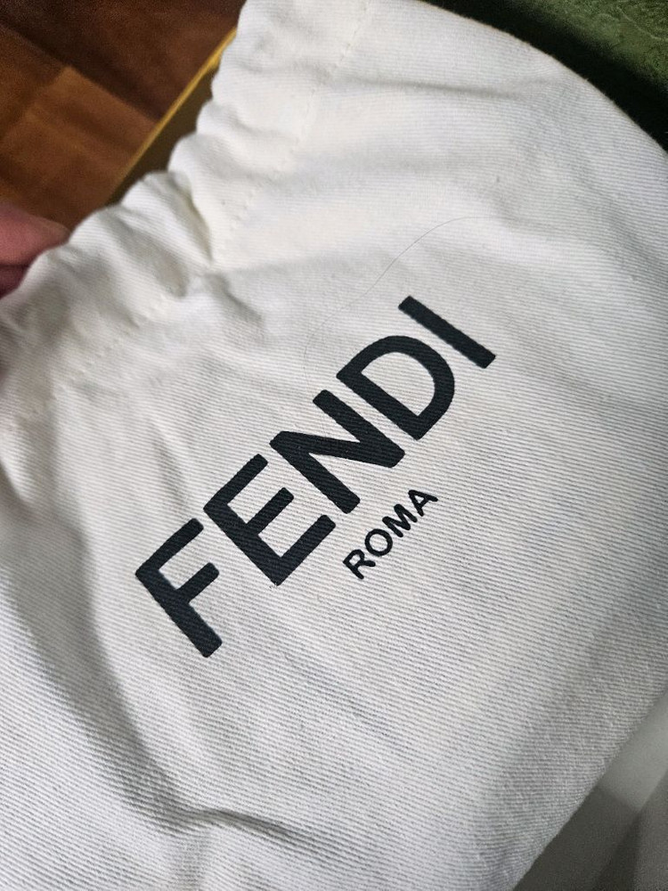 펜디 바게트 폰 크로스 백--4