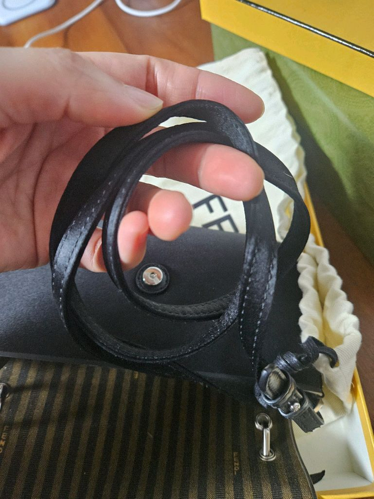 펜디 바게트 폰 크로스 백--7