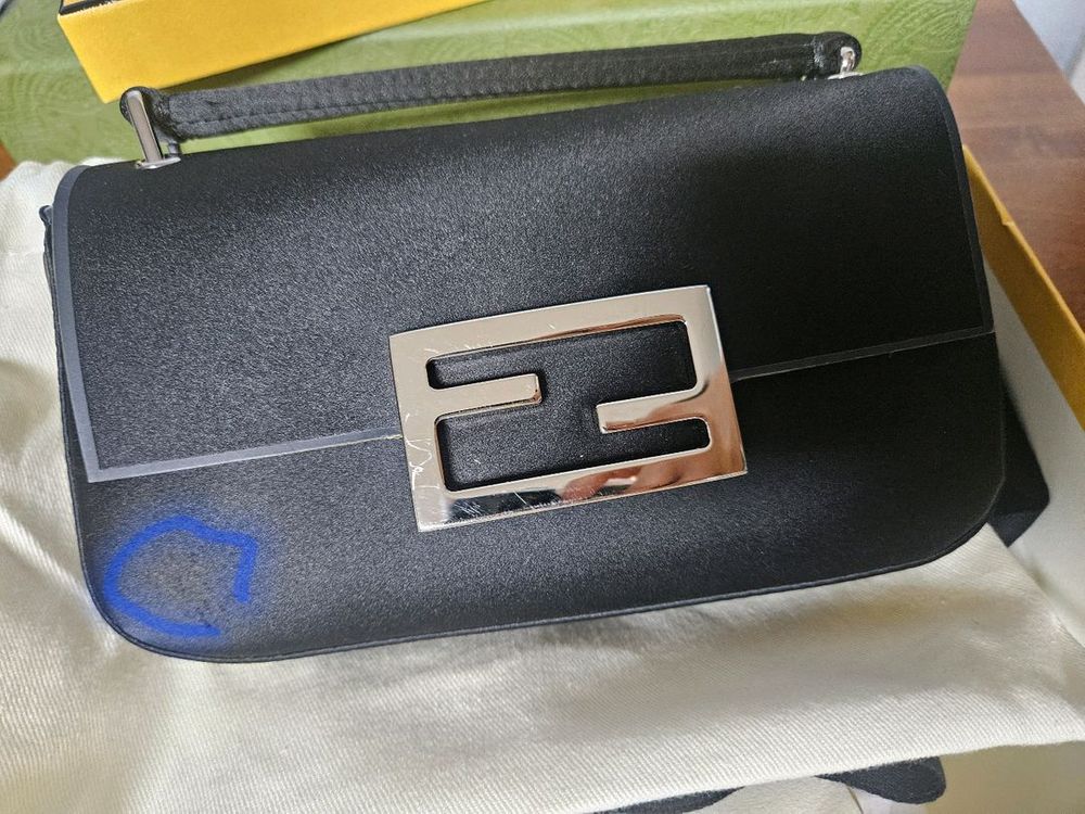 펜디 바게트 폰 크로스 백--9