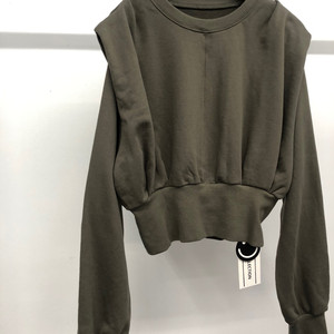 새상품) AVV 아브컬렉션 플리츠 스웻셔츠 F