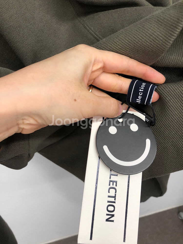 새상품) AVV 아브컬렉션 플리츠 스웻셔츠 F--2