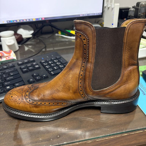 이태리 첼시부츠 홍창 EU 42(운동화 기준 275)새제품