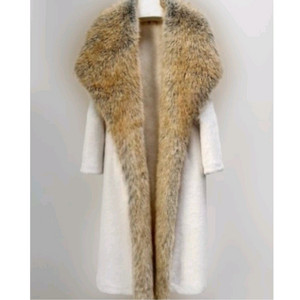 화이트 럭셔리 페이크 퍼 롱코트 (새상품)
