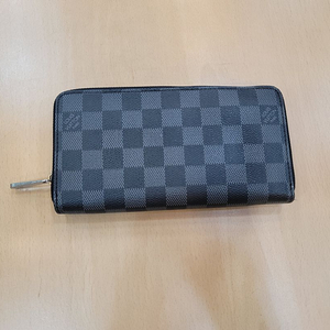 루이비통 다미에 흑피 지퍼 장지갑
