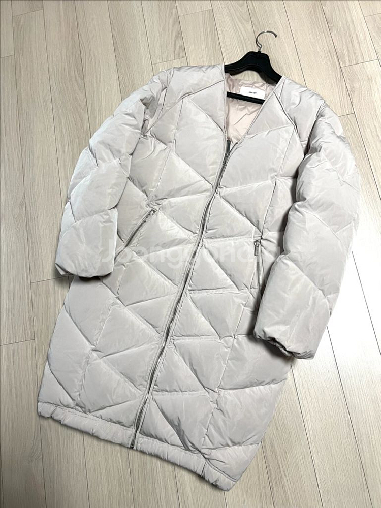한섬 시스템 SYSTEM 구스다운 롱패딩 코트 다이아퀼팅 점퍼 거위털 자켓 베이지 브이넥 집업--1