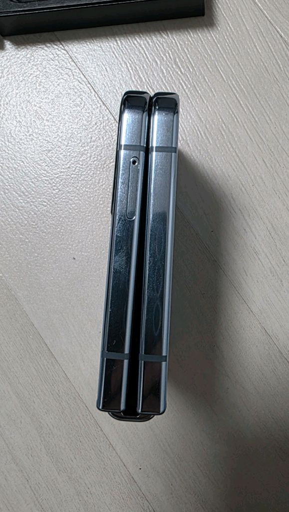 갤럭시 Z 플립4 256GB 블루 (SM-F721N) 이미지