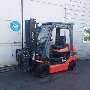 도요타 전동지게차 2.5톤 자동발양개식 장착 2018년식 2100시간사용 로테이팅포크 [회전포크]