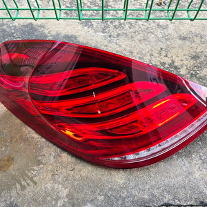 벤츠 s클래스 운전석 후미등 이미지