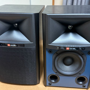 JBL 4305P 액티브 북셸프 스피커