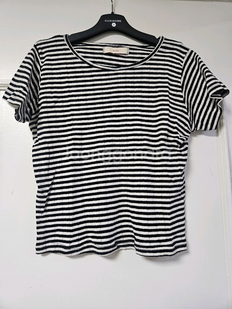 원더플레이스 haula 펀칭 블랙 스트라이프 스판 반팔티셔츠 편의점 반값 택포 7천원--0