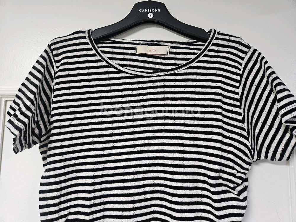 원더플레이스 haula 펀칭 블랙 스트라이프 스판 반팔티셔츠 편의점 반값 택포 7천원--1