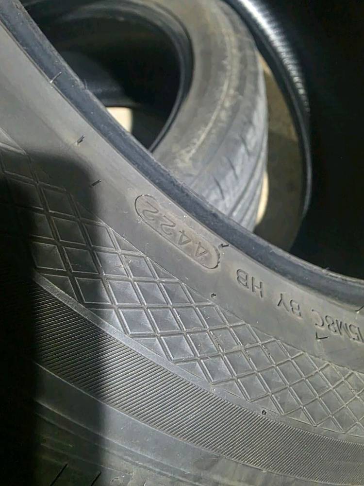 볼보 xc90 275 45 20 타이어 2짝 이미지