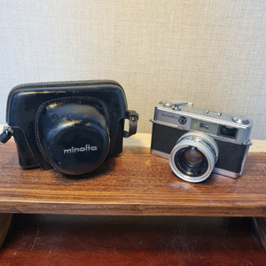 1963년 출시 미놀타 하이매틱 7 필름 카메라