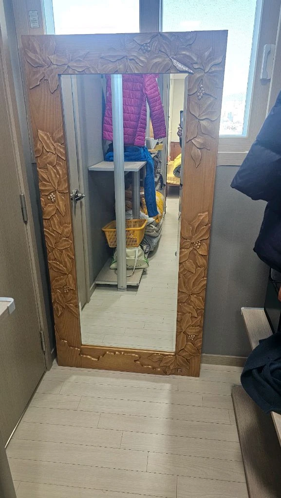 류수영 가구 꽃조각 대형 전신거울 이미지