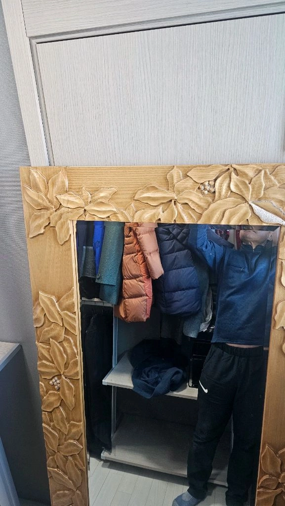 류수영 가구 꽃조각 대형 전신거울 이미지