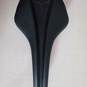 피직 안타레스 R1 버셔스 카본레일 라지 안장 팝니다